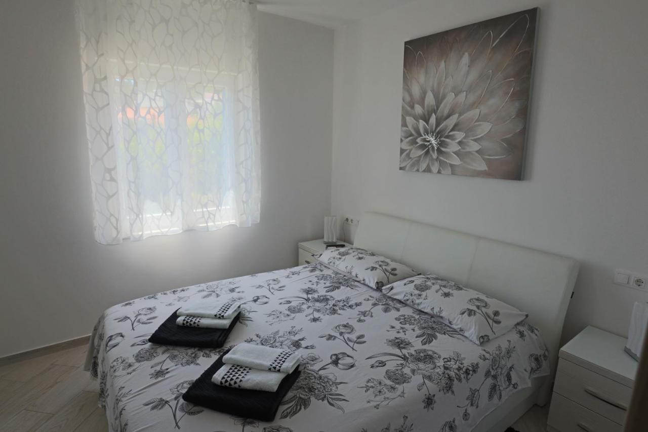Villa La Bomboniera 斯拉汀 外观 照片